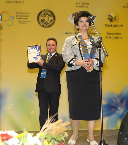 Президент XXXXIII Международного конгресса Апимондии Васильковская (Украина)